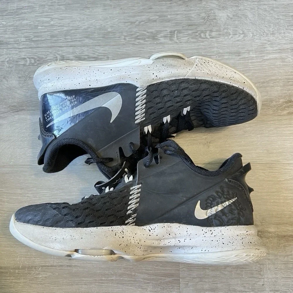 nike lebron witness 5 GS 7Y Black White Basketball Shoes Youth